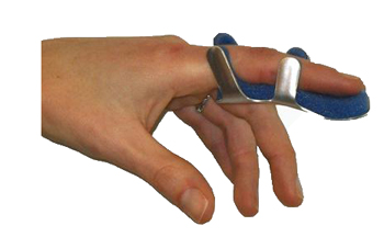 STECCA PER FRATTURA DITA A RANETTA FARMASPLINT MISURA MEDIA IN ALLUMINIO MODELLABILE CON IMBOTTITURA IN SPUGNA POLIURETANICA ANTIALLERGICA RADIOTRASPARENTE 8,5 CM 1 PEZZO - famajoy.it