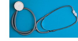 FONENDOSCOPIO LEGGERO PIATTO CON MEMBRABA ARCHETTO BIAURICOLARE PER AUSCULTAZIONE CON MOLLA ESTERNA - famajoy.it