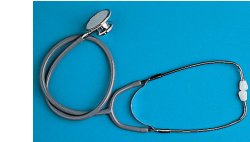 STETOFONENDOSCOPIO LEGGERO, GIREVOLE, CON MEMBRANA ED ANELLINO GOMMA NELLO STETOSCOPIO. ARCHETTO BIAURICOLARE PER AUSCULTAZIONE CON MOLLA ESTERNA - famajoy.it