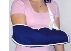 REGGIBRACCIO SEMPLICE MISURA MEDIA. CONSENTE L'IMMOBILIZZAZIONE IN POSIZIONE CORRETTA DEL BRACCIO NEI CASI DI SLOGATURE, TRAUMI ED INGESSATURE. CON IMBOTTITURA PER APPOGGIO MANO - famajoy.it