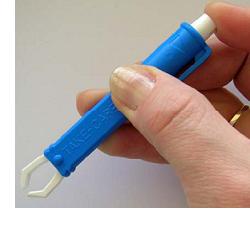 PINZETTA TOGLI ZECCHE IN PLASTICA BLISTER SINGOLO - famajoy.it