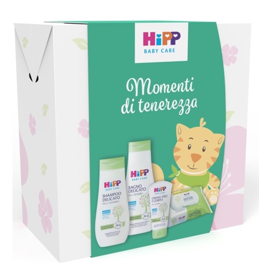 HIPP COFANETTO MOMENTI TENEREZZA 1 BABY CARE BAGNO DELICATO 350 ML + 1 BABY CARE CREMA VISO CORPO 75 ML + 1 BABY CARE SHAMPOO DELICATO 200 ML + 1 SALVIETTINE VISO&MANI 20 PEZZI - famajoy.it